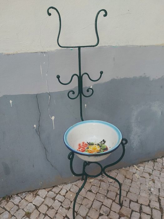 Lavatório antigo de ferro