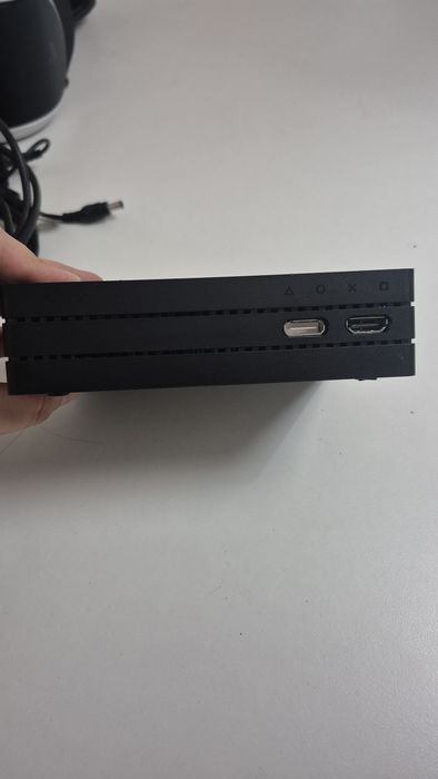 Pack PS4 Pro Branca (1TB) + PlayStation VR + 2 Comandos + 5 Jogos