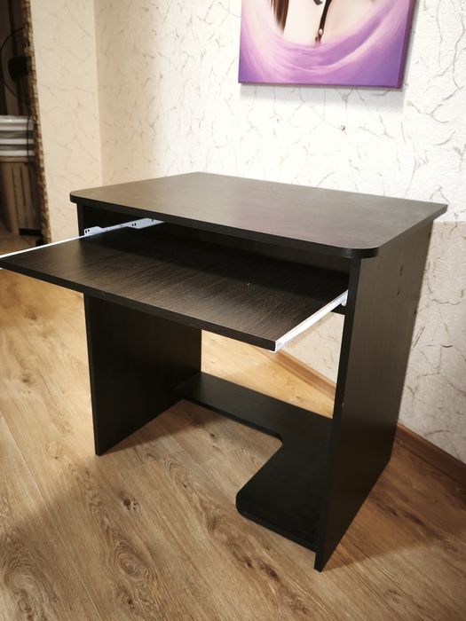 Комп'ютерний стіл