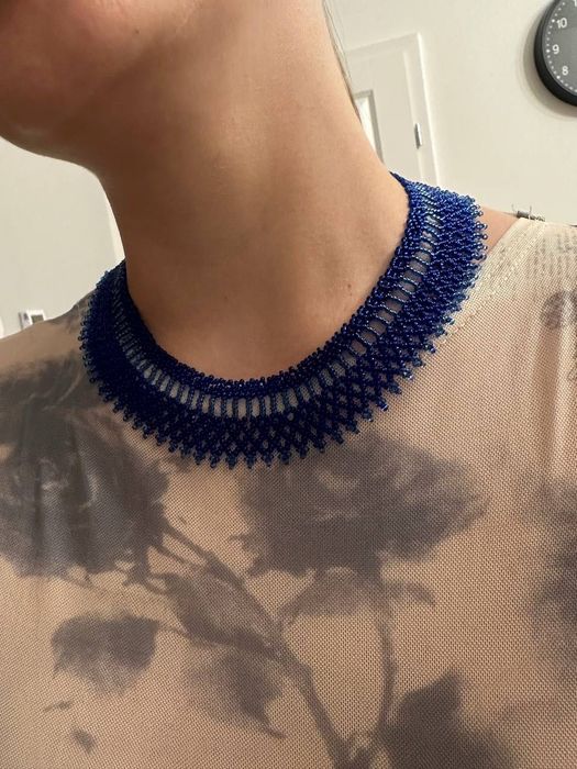 Elegancki naszyjnik z koralików – rękodzieło, granatowy
