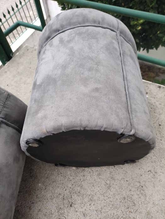 Puff cinzento preto cor de rosa.