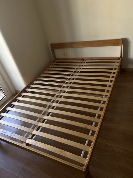 Estrutura de cama IKEA – casal 140x200 cm