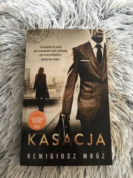 Książka w wersji papierowej Remigiusz Mróz „Kasacja” z osobistym autografem
