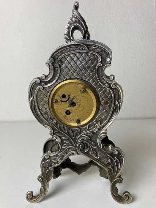 Relógio em estanho de corda manual antigo Alemão - necessita restauro