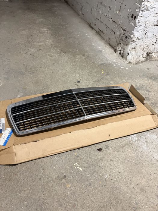 Witam sprzedam oryginalny grill do mercedesa w211  z opakowniem