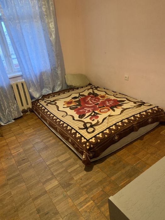 Продається 2- кімнатна квартира,метро Лісова