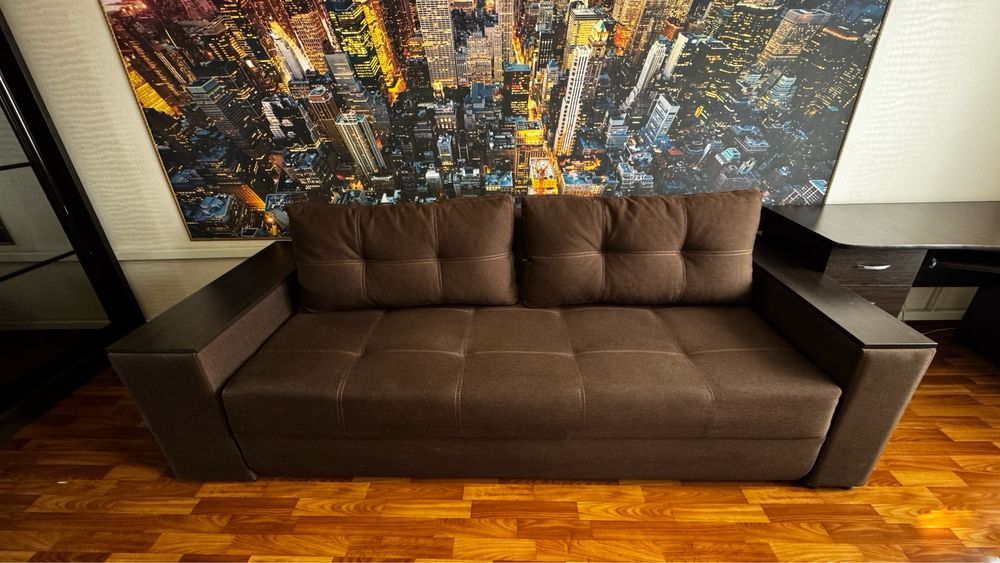 Диван роскладний коричневий стан нового