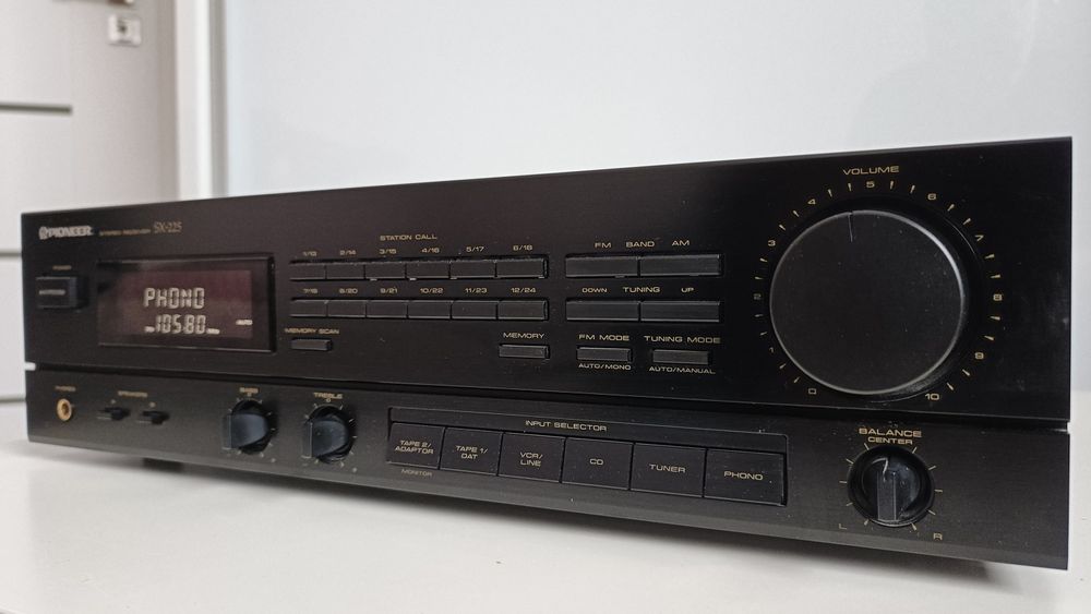Pioneer SX-225 – amplituner stereo vintage w super stanie.