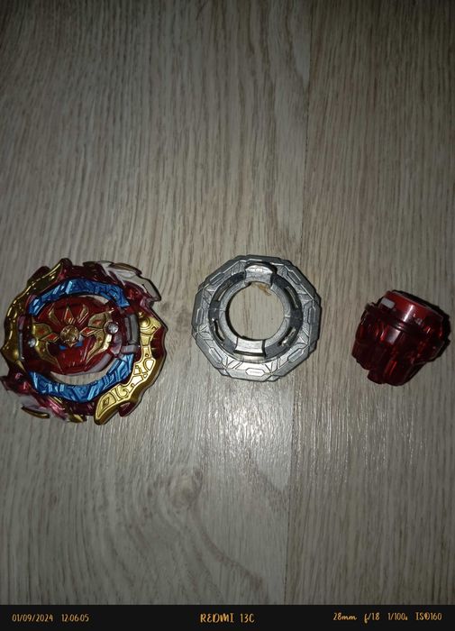 vendo beyblades com 3 lasadores
