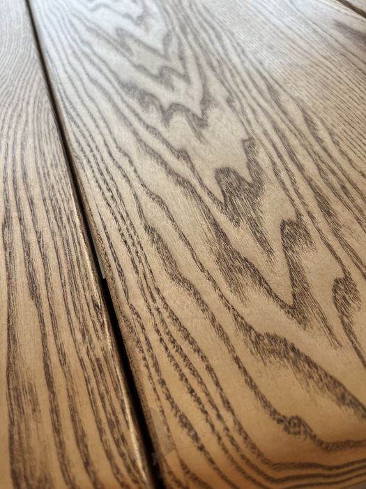 Комплект из дуба стол четыре лавки .