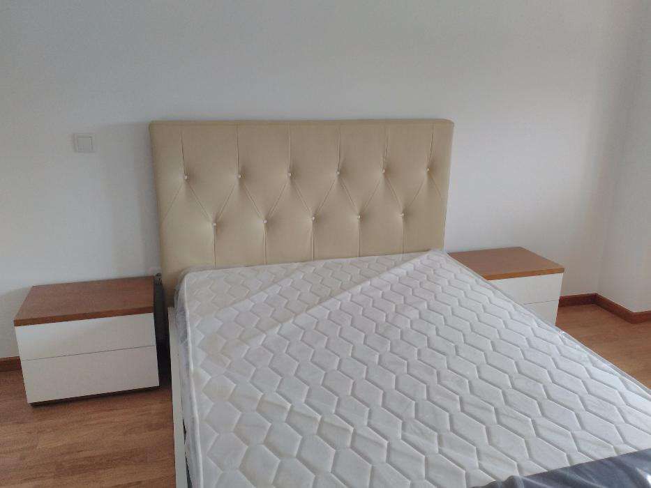 Cama Estofada Nova de casal + Estrado + Colchão (Fabricante)
