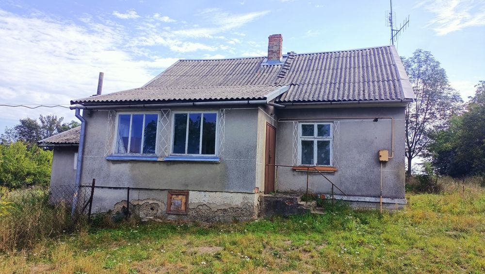 продається житловий будинок.три фази газ і земля площею 49 сотиків