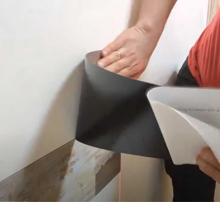 Вінілова самоклеюча вологостійка плитка під ламінат для стін і підлоги