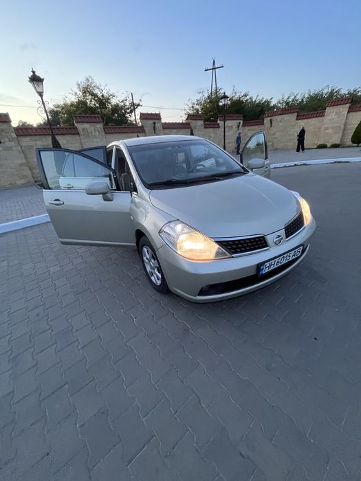 Nissan tida