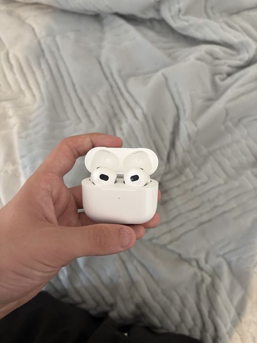 Airpods 3°geração originais e nunca utilizados. Só entrega em mão.