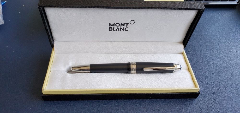 Caneta MontBlanc nova