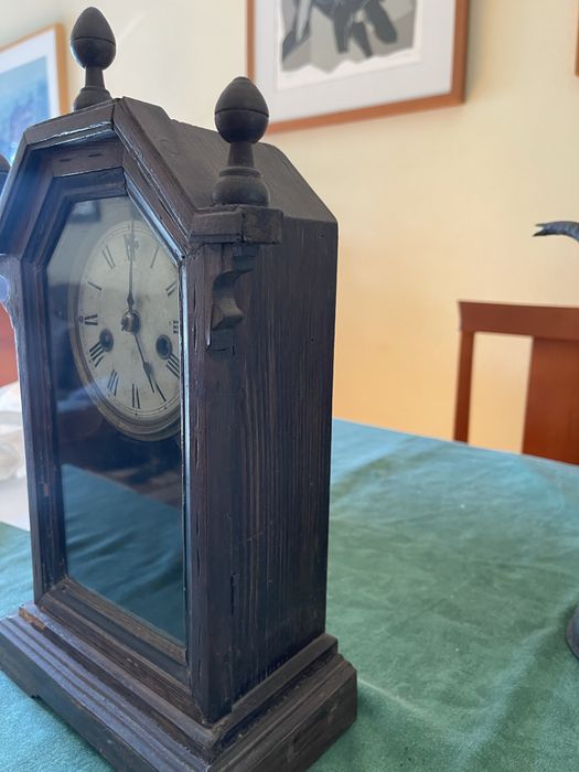 Relógio de Mesa Antigo Junghans a Corda – Estilo Neogótico (Funcional)