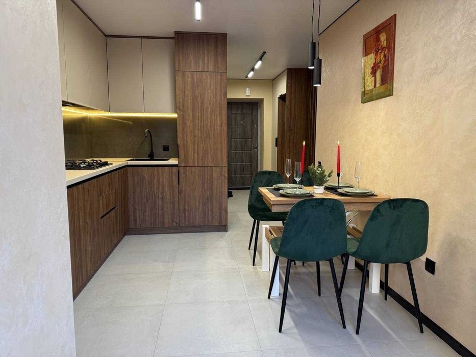 Пров.Тарнавського, сучасний ремонт. Кухня-студія + спальня.