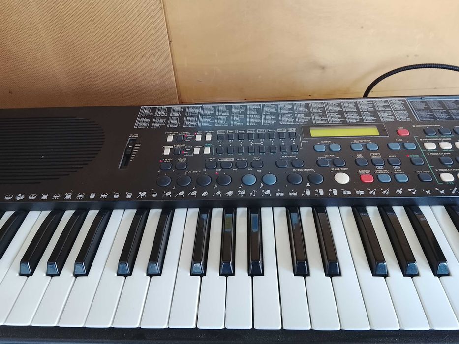 Teclado marca Korg I5S com pouco uso