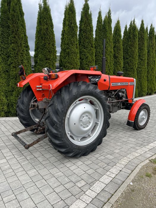Massey Ferguson 255, MF 255