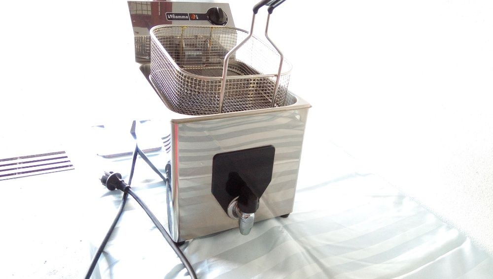 Fritadeira Electrica 7 Litros com turneira 220v. Como Nova!