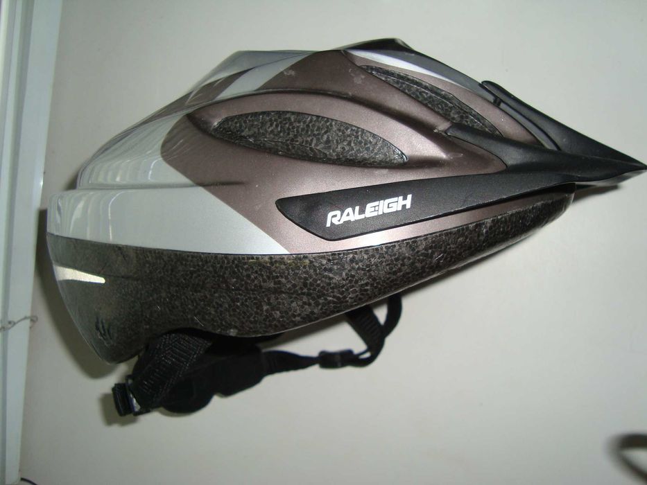 Вело шолом  Raleigh