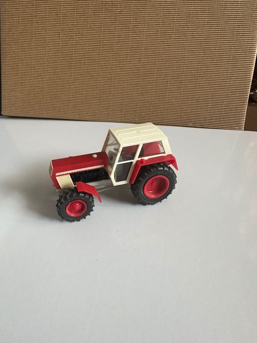 Modelik czeskiego ciągnika Zetor Crystal 12045