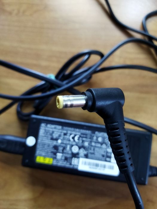 Блок питания/зарядное до ноутбука 19v