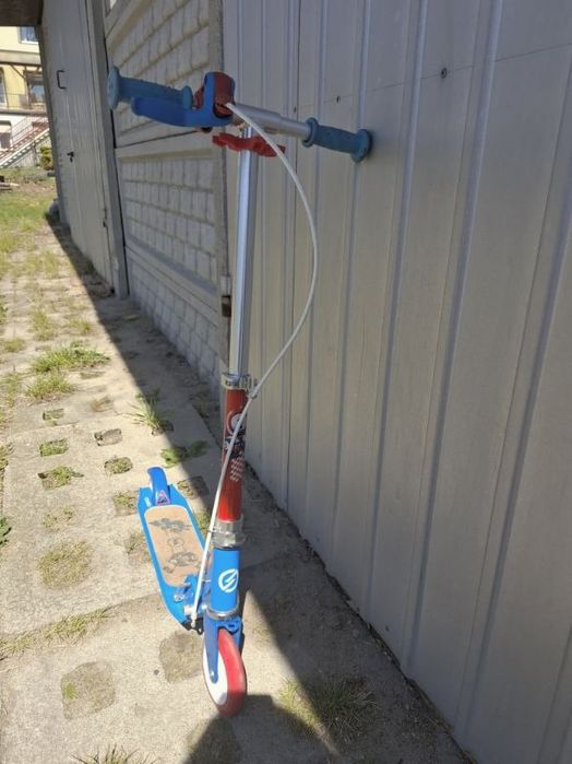 Sprzedam hulajnogę dziecięcą.