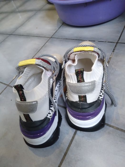 Кросовки женские