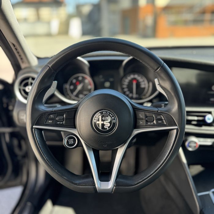 Alfa Romeo Giulia 2.2 180cv AT8
