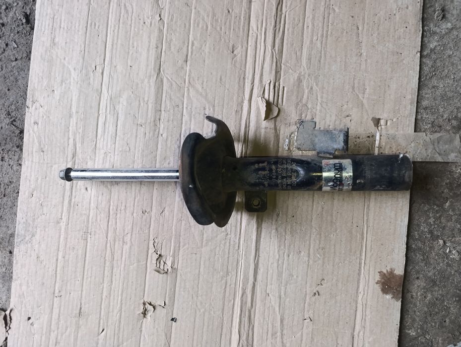 Амортизатор передний правый Volvo C30 S40 2, V50, S40 1 Mazda 3 5 Ford