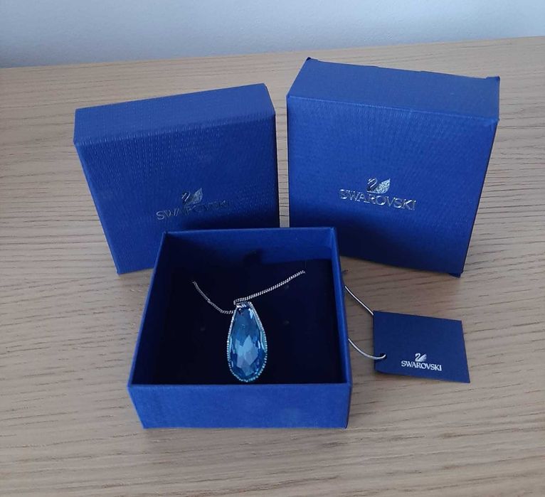 Fio Swarovski com pendente azul água (novo)