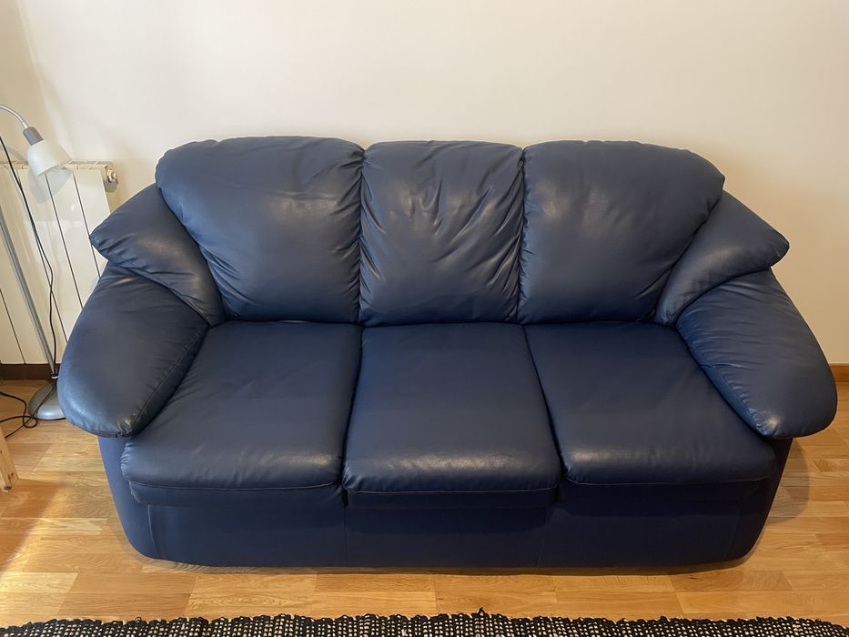 Sofá de 3 lugares, com cama.
