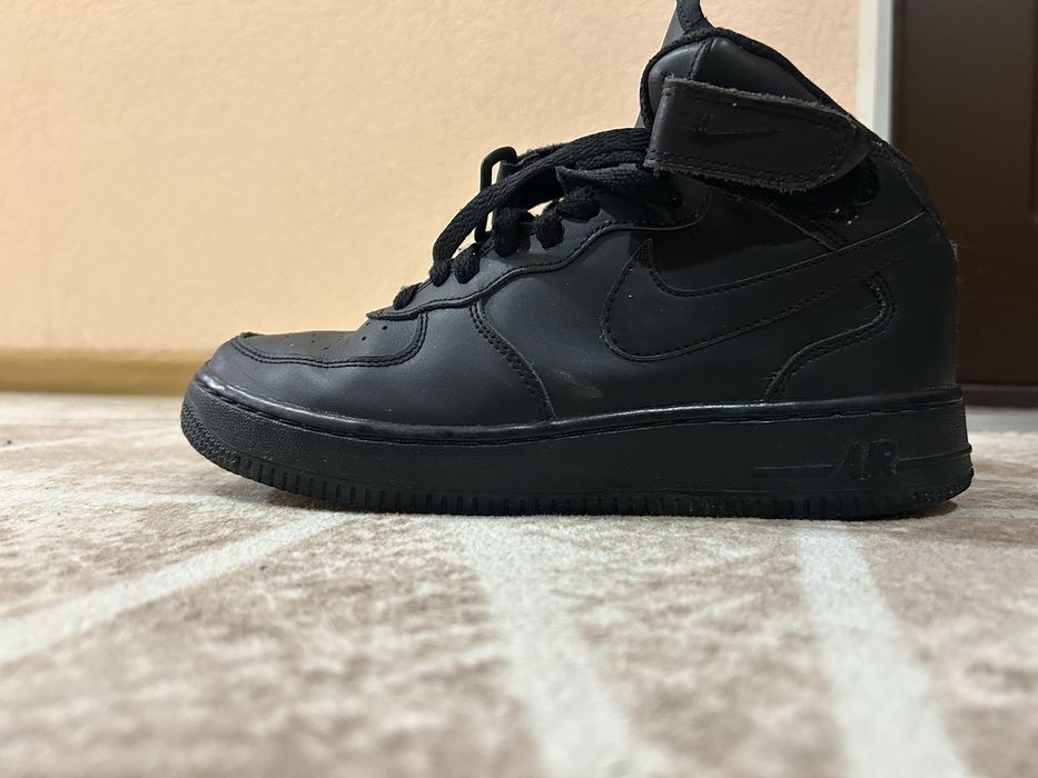 Продам кросівки Nike Air Force 1 Mid '07