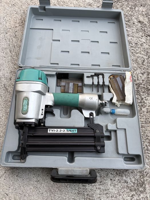 Maquina pregar Trusty