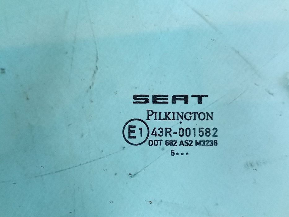 Vidro porta frente esquerda SEAT Leon (1P1)