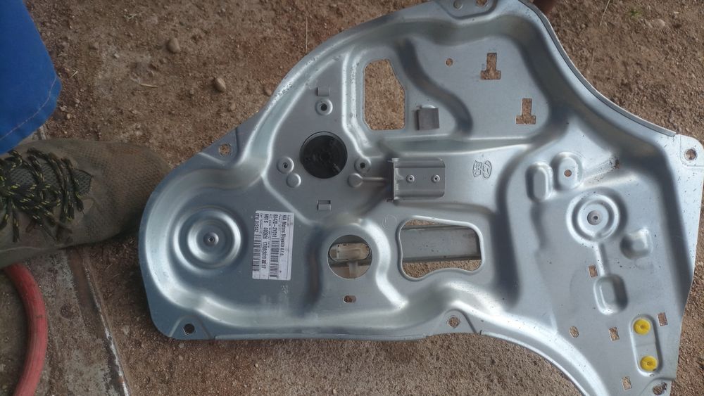 Sprzedam mechanizm podnośnik szyby lewy tył Hyundai ix35