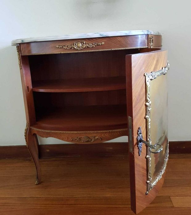 Móvel antigo estilo francês Louis XV