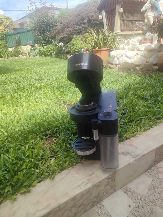 Venda de máquina de cafe Nespresso Delonghi
