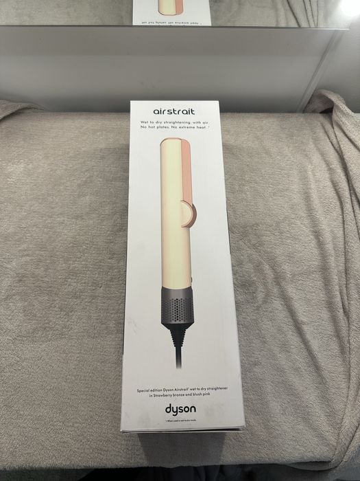 Dyson Airstrait *Nova*