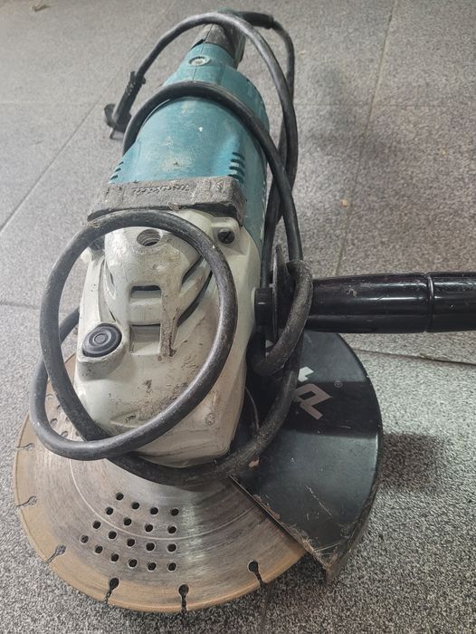 Rebarbadora Makita