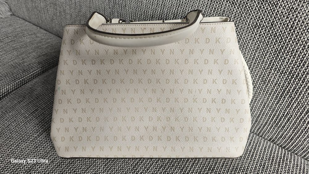 Torebka damska z logo nowa 30x20x11