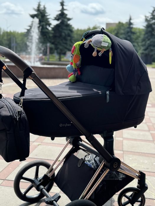 Коляска Cybex Priam 4.0 Black 2025 (комплект 3в1)