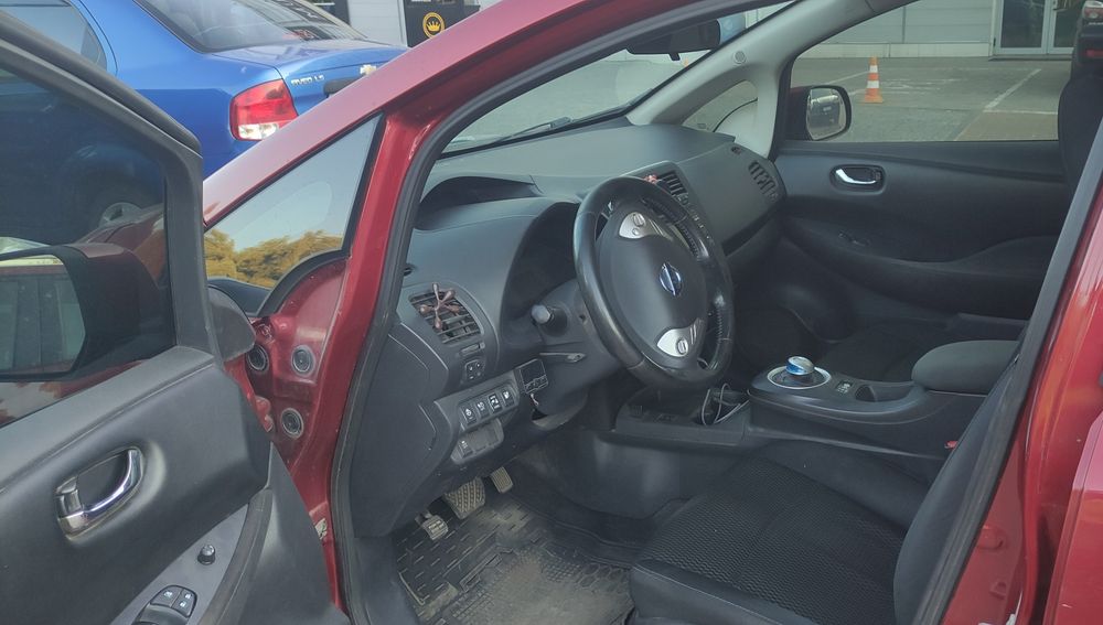 Продам Nissan leaf
