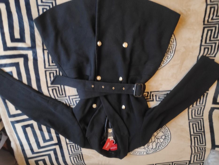 Czarny elegancki płaszcz