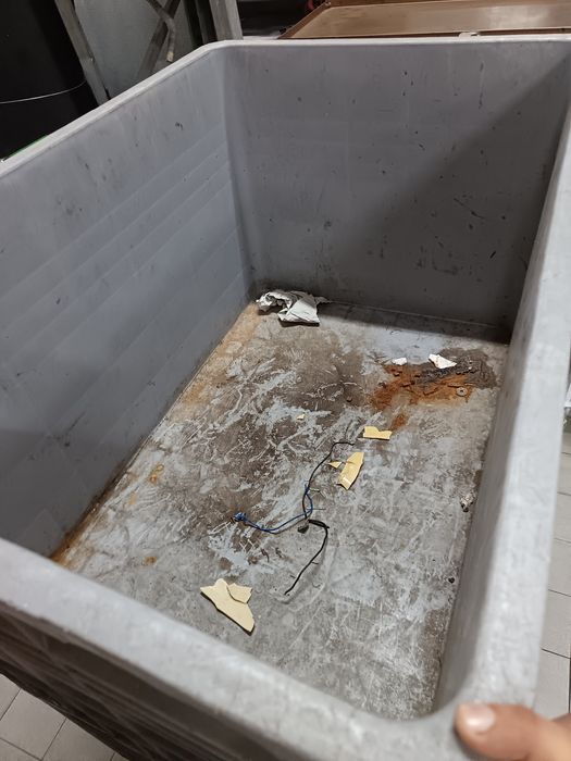 2 contentores plastico