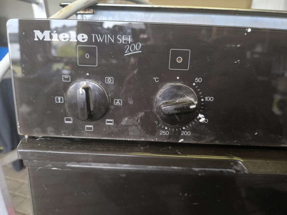 Miele twin set 200 Piekarnik elektryczny z płytą do zabudowy