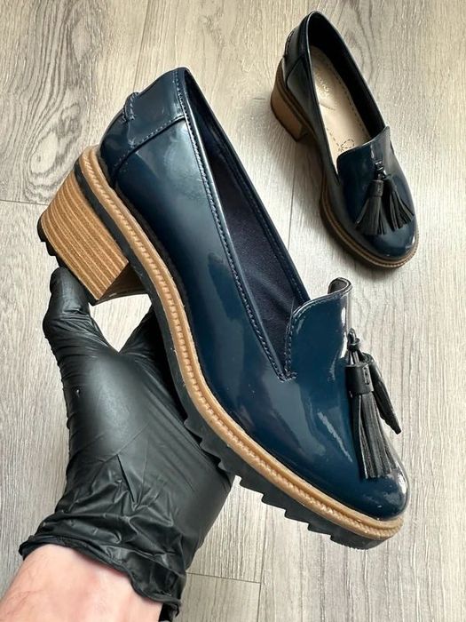 Clarks Somerset mokasyny damskie r 37 granatowe lakierowane