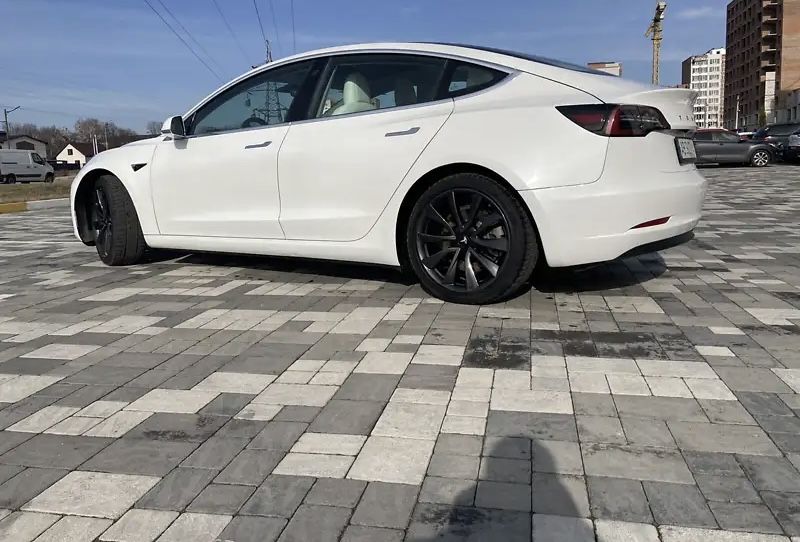 Продам TESLA 3 long range DUAL MOTOR 4x4